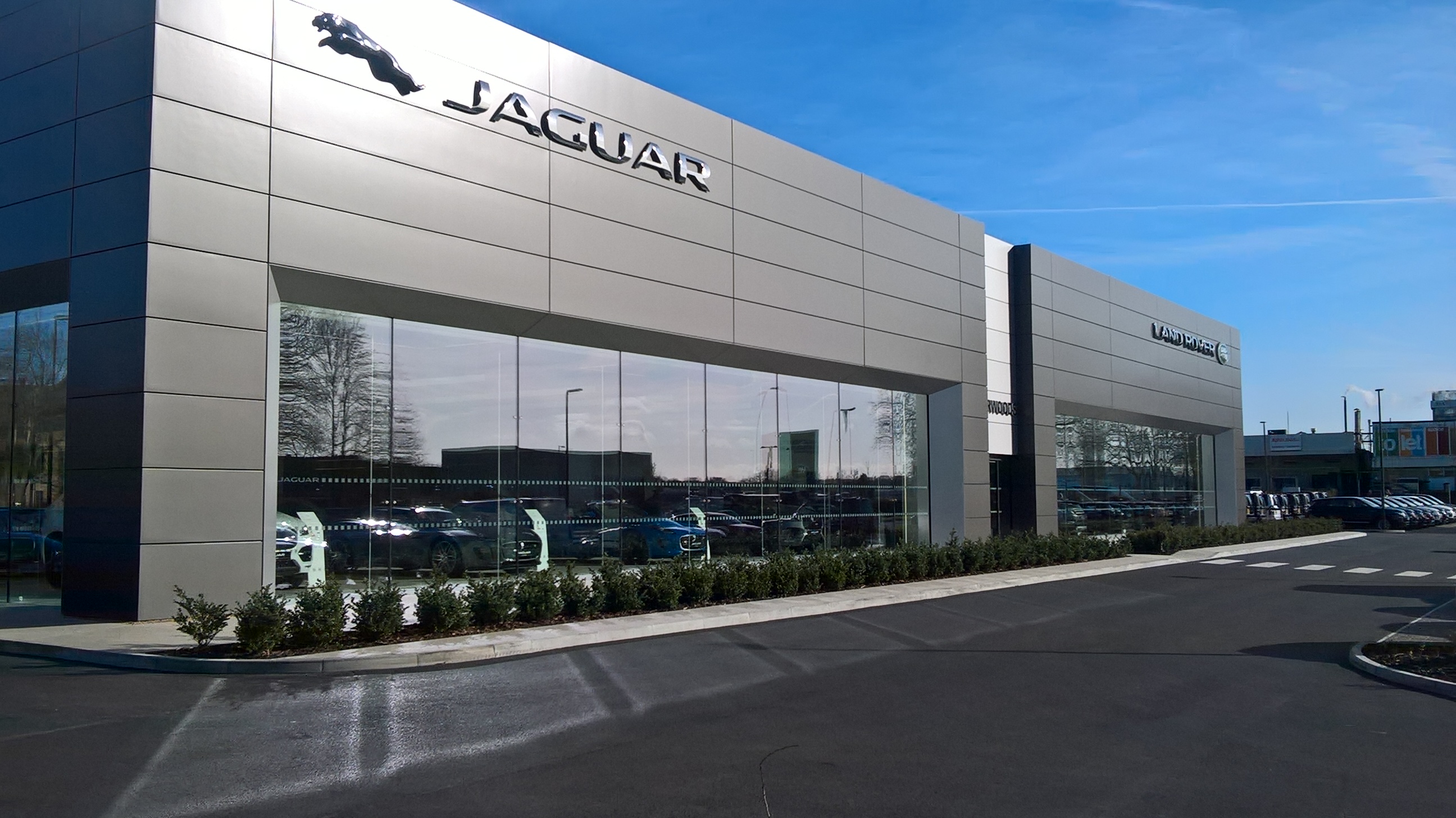 Jaguar Land Rover Showroom and Services Crawley Leslie Clark