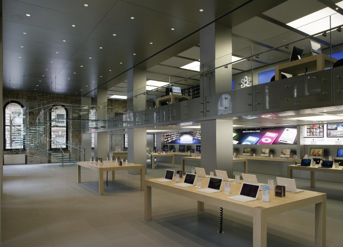 Apple-Glasgow-1-1-725×490